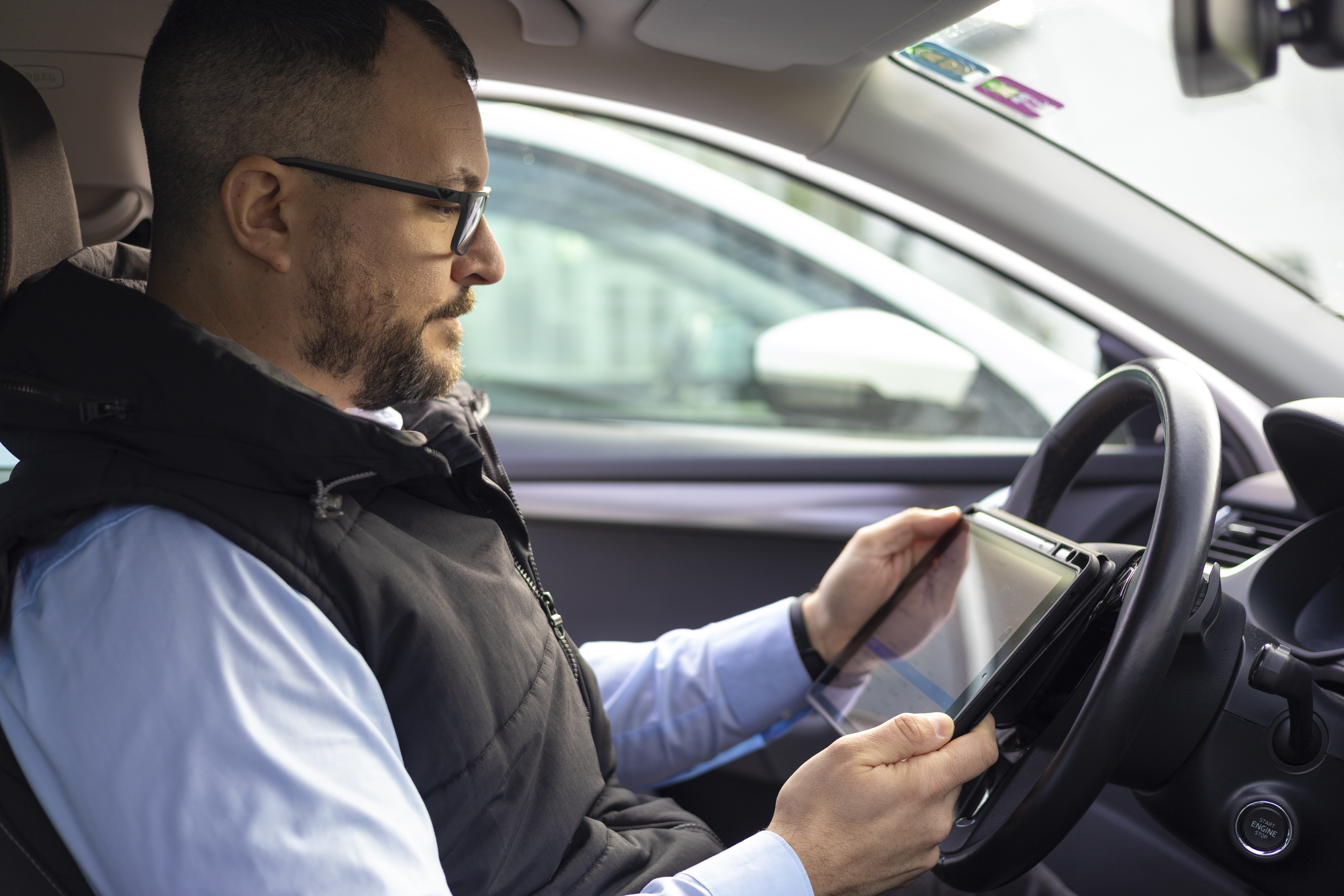 Klumpp Techniker mit iPad